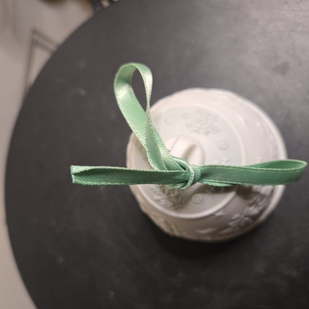 Elegant Lladro 1992 Christmas Ceramic Bell with Ribbon Accent - Picture 9 of 9